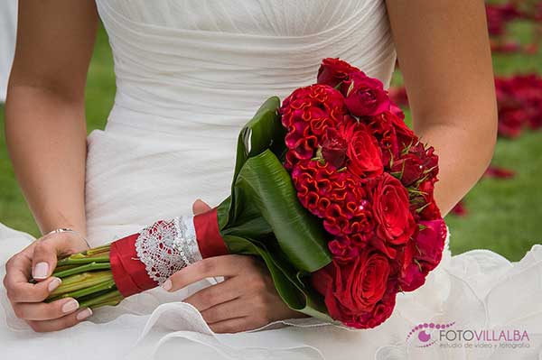 Fotovillaba, tu fotógrafo de bodas en Leganés, te cuenta el origen de la tradición del ramo de novia