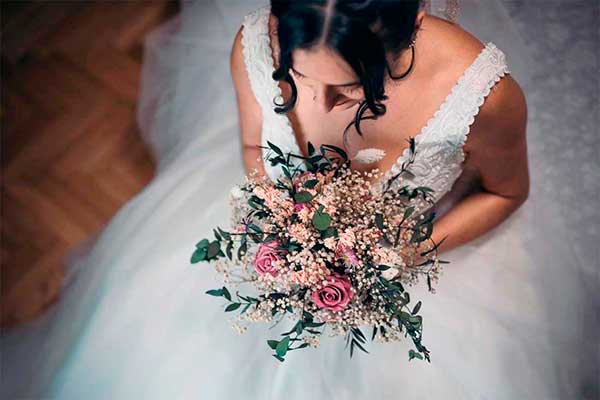 ¿Tu ramo de novia es de flores preservadas? ¿no sabes cómo cuidarlas? Fotovillalba, fotógrafos de boda
